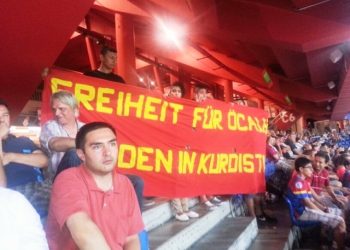 Şampiyonlar Ligi Maçında Öcalan’a Özgürlük Pankartı