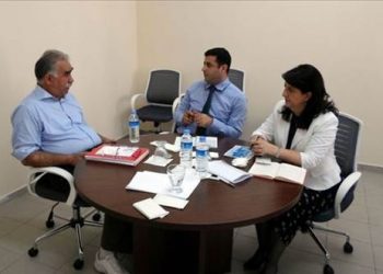 ÖCALAN: AKP OTORİTERLEŞMEK İSTERSE KENDİNİ BİTİRİR