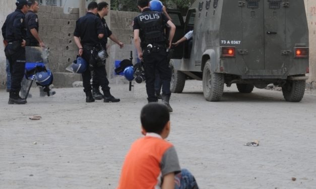 Diyarbakır Zindanında Bir Taş