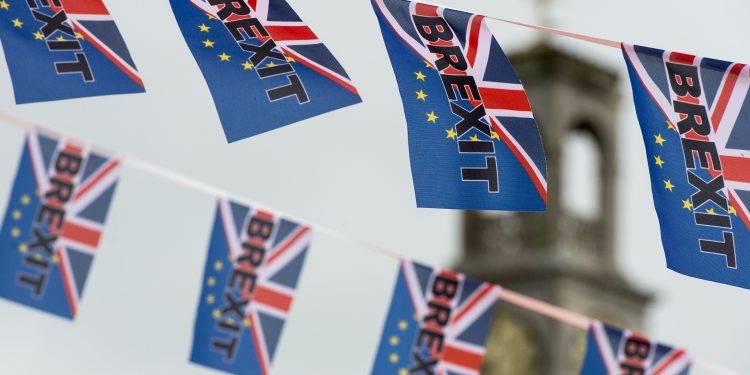 Brexit’ten sonra askerileşmeye tam gaz