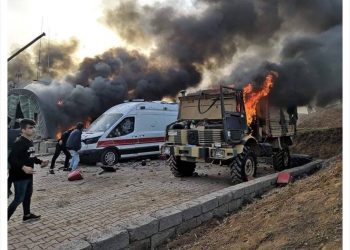 KDP, YNK sessizliği Şilêdizê halkını öfkelendirdi: Halk, TC Askeri üssünü ateşe verdi!