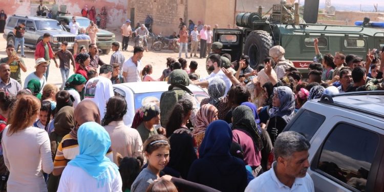 Efrînlilerden Rus yardım konvoyuna tepki: Sadaka değil Efrîn’i istiyoruz