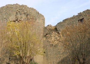 O Taşlara Yüreklerini Koyanların Ahı Peşinizi Bırakmaz
