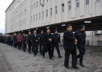 Siyasetmedarên Kurd Bi Kurdî Gotin ‘Ez Li Vir Amade Me’