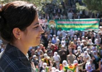 Bi Hezaran Kes Jibo Xwe Parastina Bi Kurdî Kom Bûn