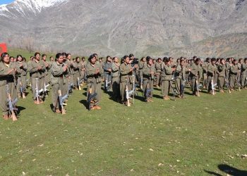 Genç Kadınlar Dağlarda Diriliyor!