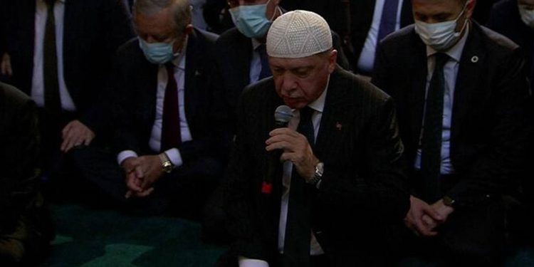 DIŞ DESTEKLE İKTİDAR OLAN AKP, ZORLANDIKÇA İÇERİYİ DIŞA SATMAYA BAŞLADI